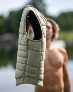 Foow ove nor oney en' Ipact Vet - Khaki<Follow Wake Sale