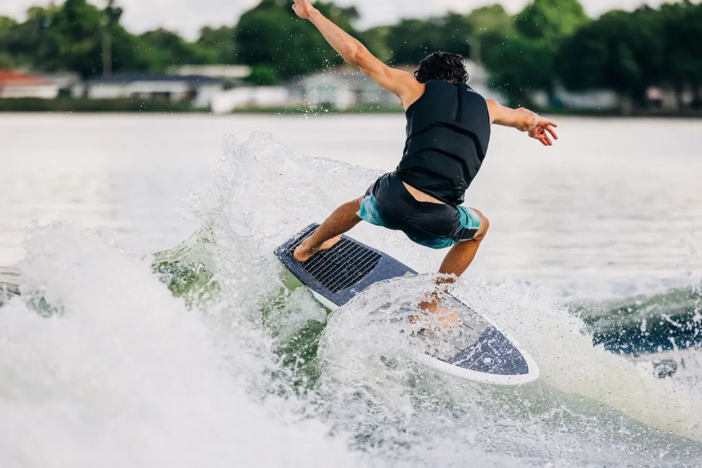 2023 Sting LTD Wakesurf Board<Liquid Force Outlet